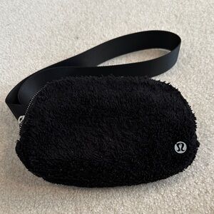 Lululemon Everywhere Belt Bag 1L